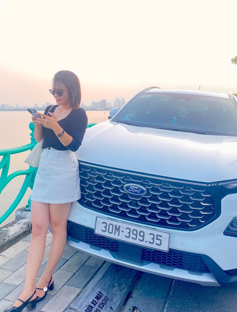 Chị Dung tậu Ford Territory
