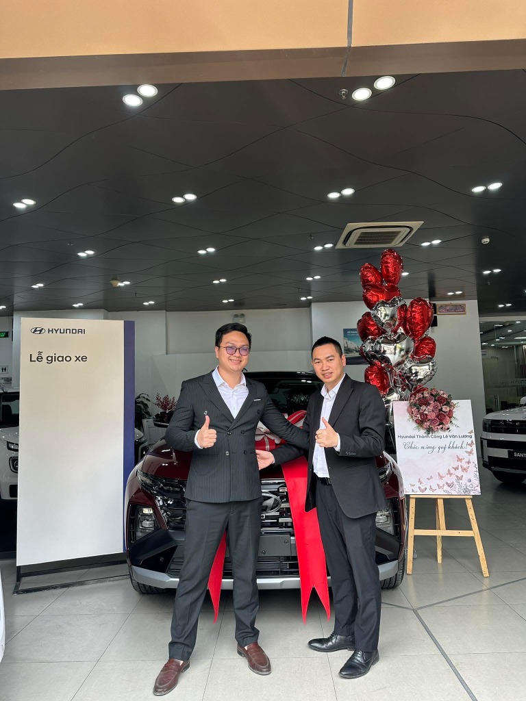 Anh Huy Otis tậu Hyundai đen